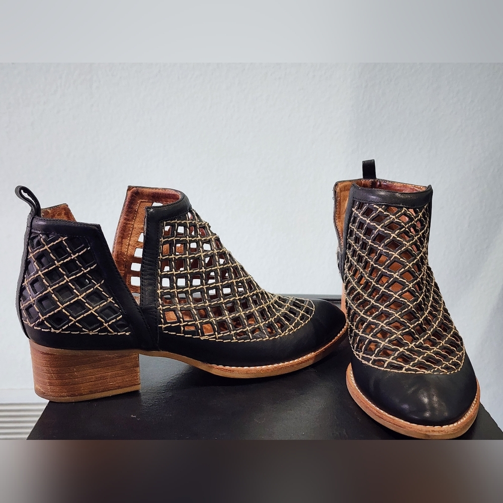 JEFFREY CAMPBELL | Taggart Ankle Bootie | Black and Tan | Womens 7.5